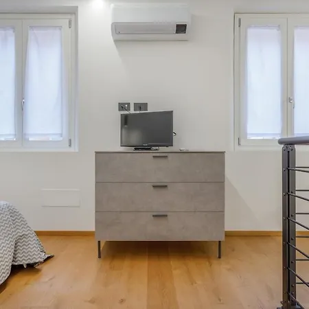 Stylish Loft With Private Garage Near Ghirlandina Apartamento Módena