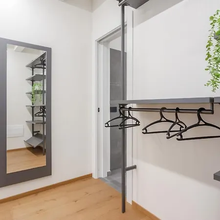 Stylish Loft With Private Garage Near Ghirlandina Módena