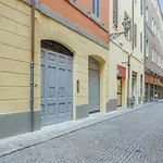 Apartman Stylish Loft With Private Garage Near Ghirlandina Modena