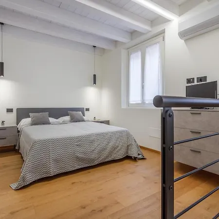 Stylish Loft Near Ghirlandina & Garage On Request