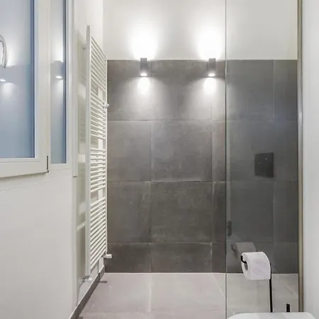 Stylish Loft With Private Garage Near Ghirlandina 摩德纳