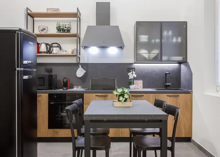 Stylish Loft With Private Garage Near Ghirlandina *