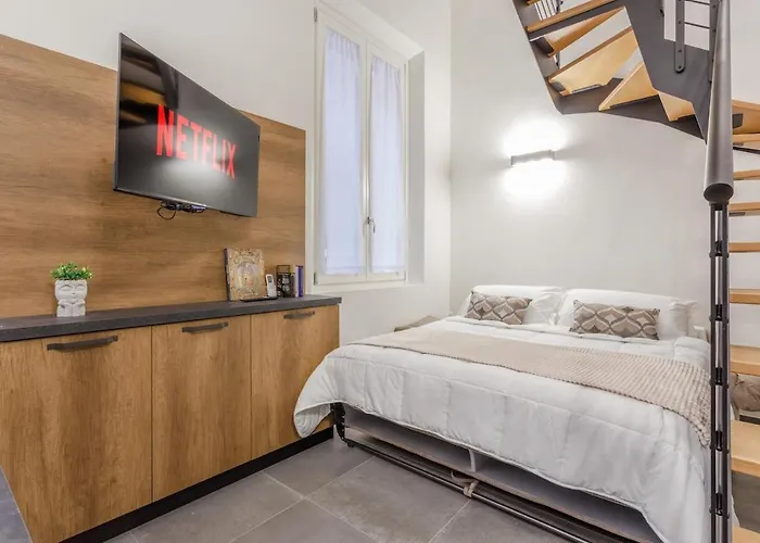 Stylish Loft With Private Garage Near Ghirlandina Appartement