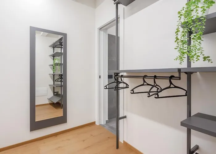 Stylish Loft With Private Garage Near Ghirlandina Modène