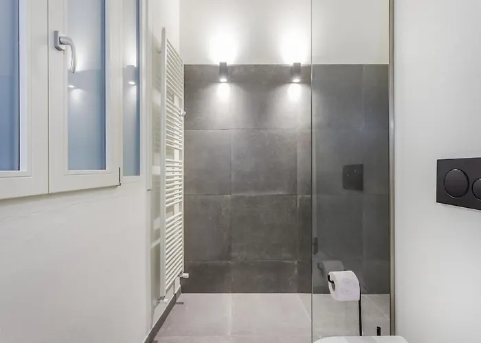 Stylish Loft With Private Garage Near Ghirlandina Modène