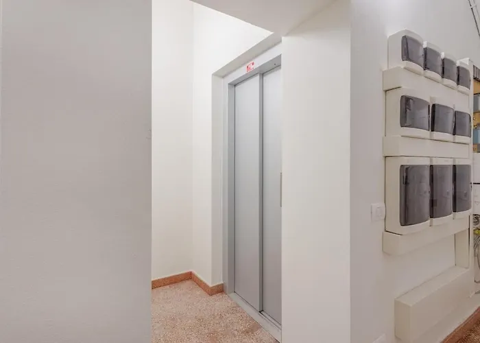 Stylish Loft With Private Garage Near Ghirlandina Appartement *